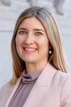 Portrait-Alina-Brunhart-web-637684315607327548.jpg
