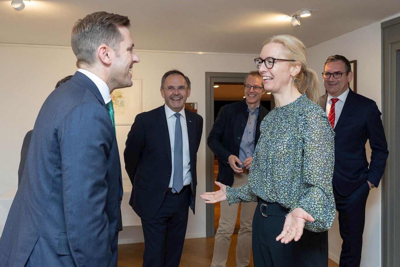 Regierungschef-Stellvertreterin Sabine Monauni trifft US-Botschafter Scott C. Miller