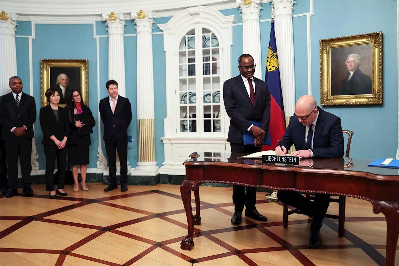 Regierungschef Daniel Risch unterzeichnet IWF-Übereinkommen in Washington, DC