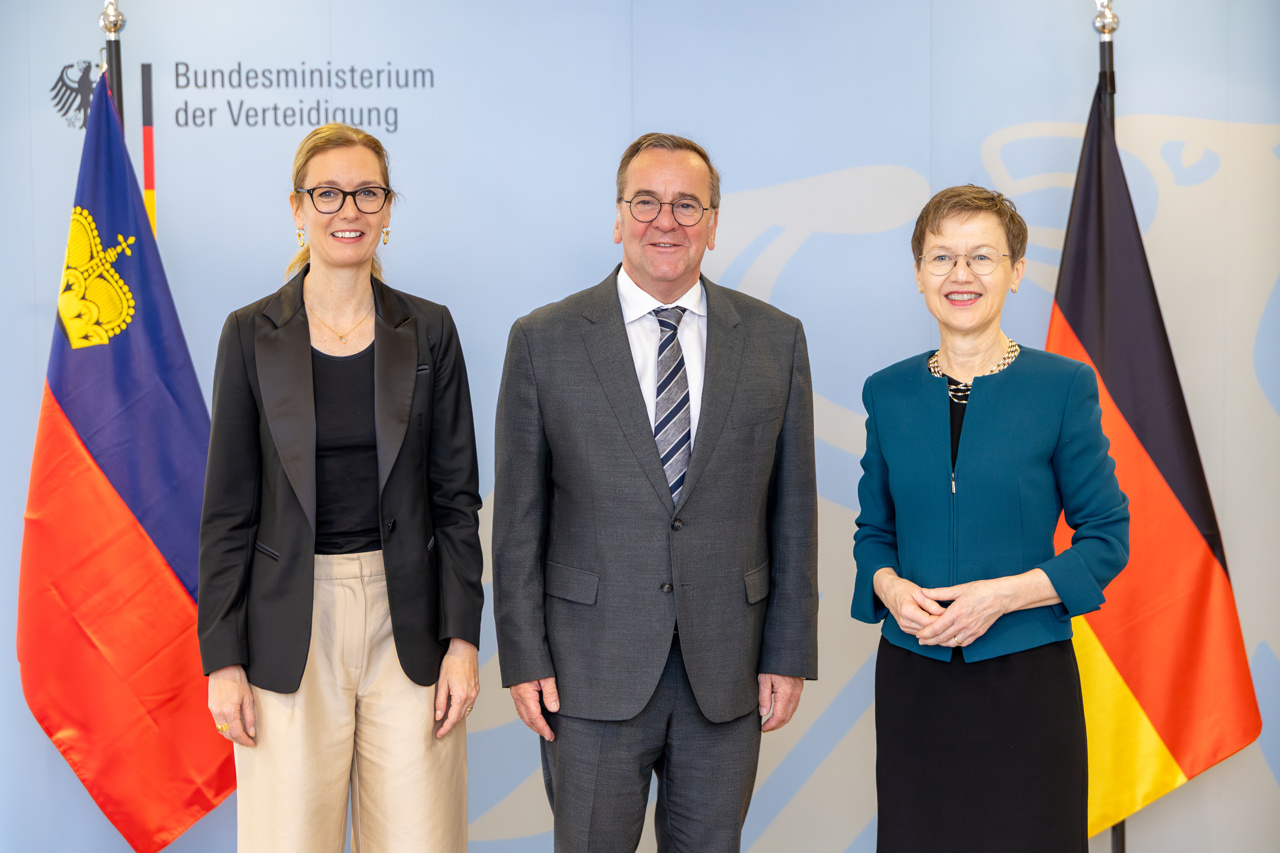 Sabine Monauni, Boris Pistorius und Brigitte Haas beim Bundesministerium der Verteidigung