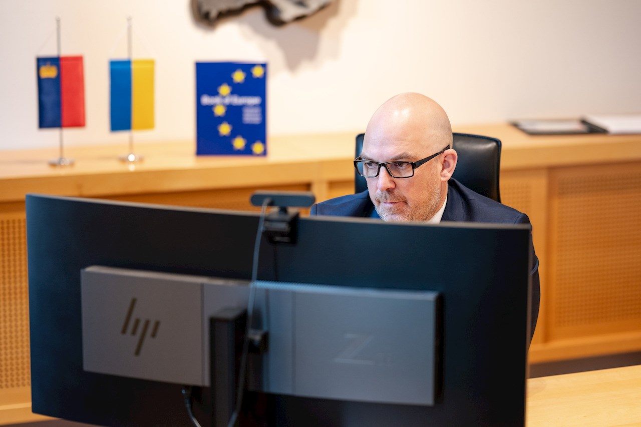Ukraine-Gipfel: Regierungschef setzt sich für gerechten und nachhaltigen Frieden ein