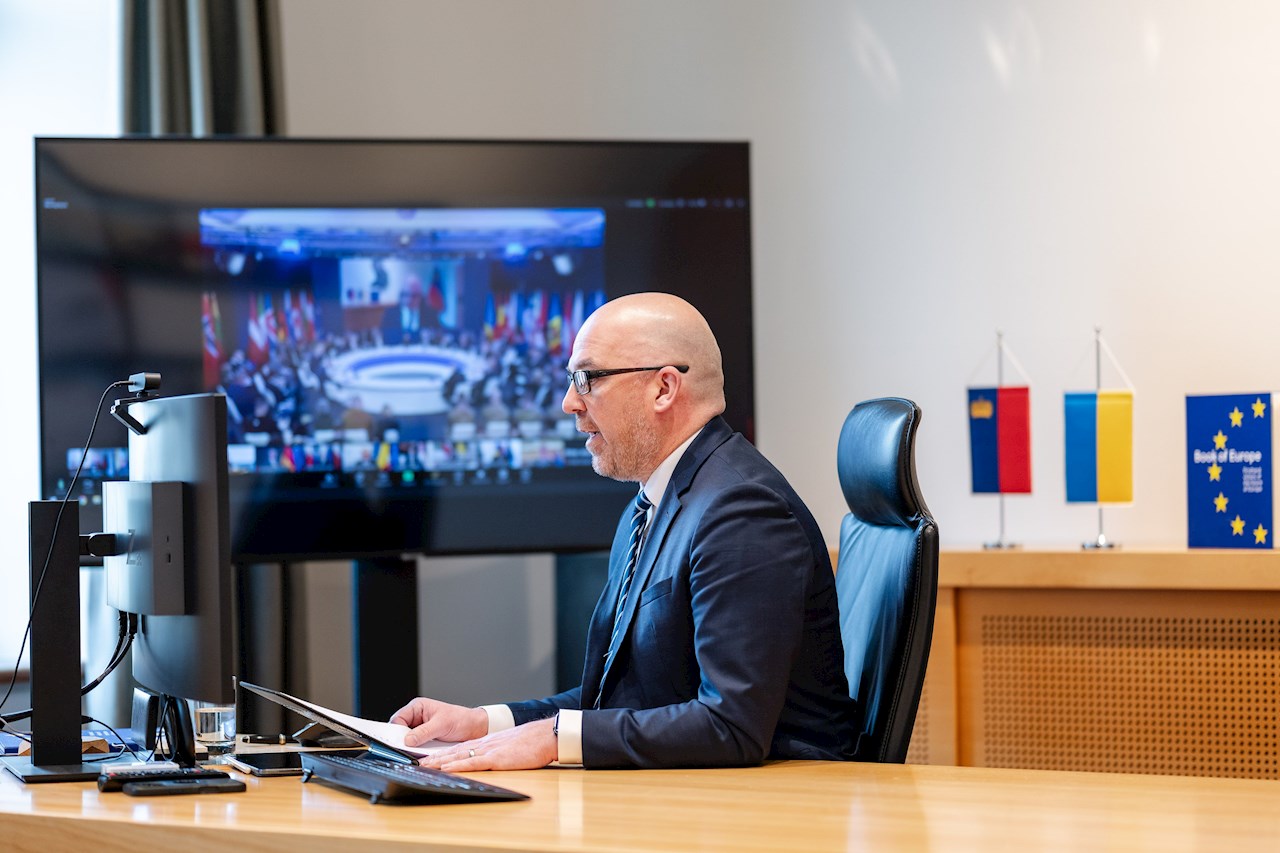 Ukraine-Gipfel: Regierungschef setzt sich für gerechten und nachhaltigen Frieden ein